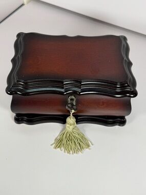 Bombay Company Jewelry Box Chest w Velvet Lining and Lock and Key about 8x6x4